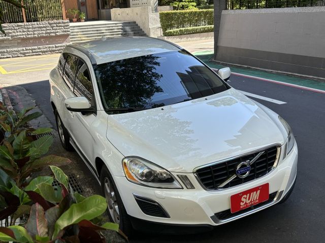 白色 T5 恆溫 盲點 後座出風口 兒童增高墊 電尾門 ABS 輪胎新  第5張相片