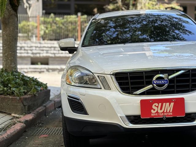 白色 T5 恆溫 盲點 後座出風口 兒童增高墊 電尾門 ABS 輪胎新  第6張相片