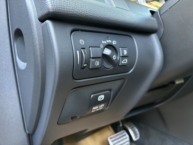 白色 T5 恆溫 盲點 後座出風口 兒童增高墊 電尾門 ABS 輪胎新  第8張相片