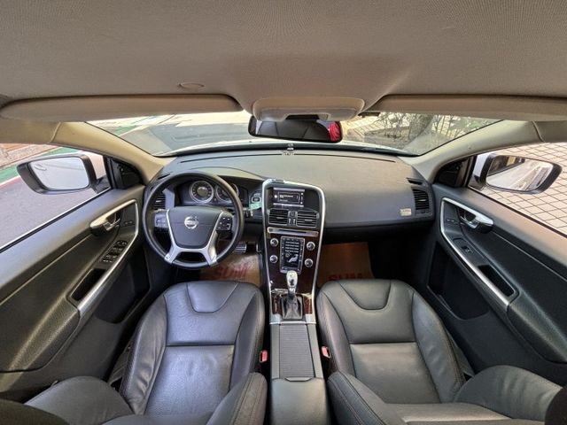 白色 T5 恆溫 盲點 後座出風口 兒童增高墊 電尾門 ABS 輪胎新  第11張相片