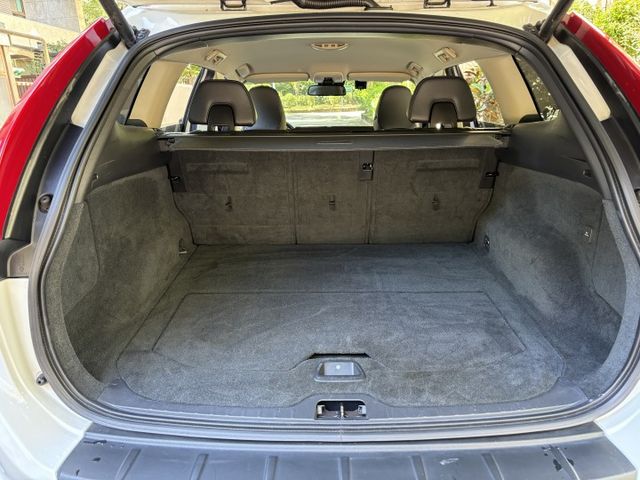 白色 T5 恆溫 盲點 後座出風口 兒童增高墊 電尾門 ABS 輪胎新  第13張相片