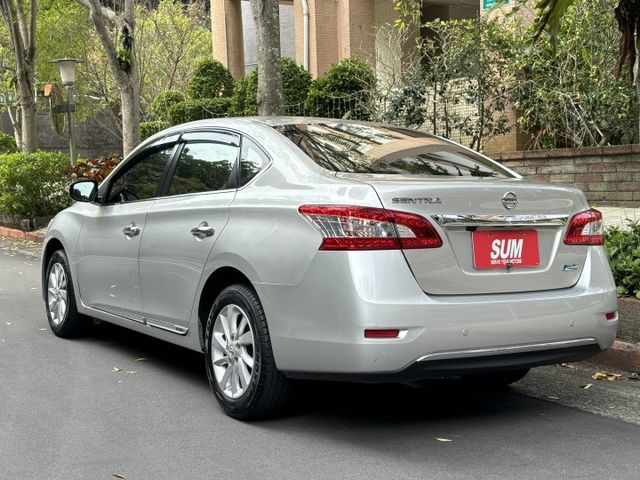 『實車實價』Sentra 1.8 ikey 定速 胎壓 自動大燈 恆溫 跑少  第3張相片