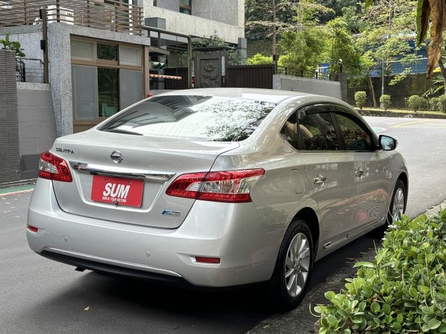 『實車實價』Sentra 1.8 ikey 定速 胎壓 自動大燈 恆溫 跑少  第5張相片