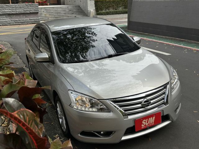 『實車實價』Sentra 1.8 ikey 定速 胎壓 自動大燈 恆溫 跑少  第6張相片