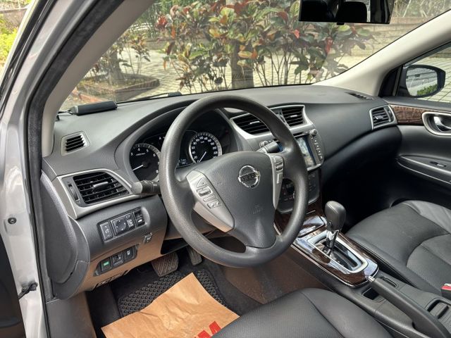 『實車實價』Sentra 1.8 ikey 定速 胎壓 自動大燈 恆溫 跑少  第8張相片