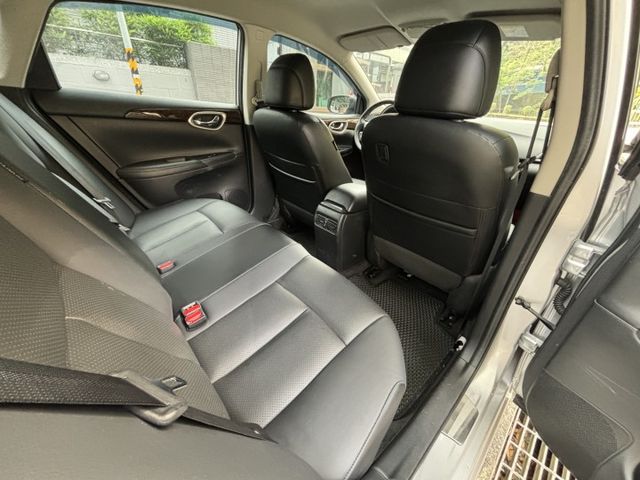 『實車實價』Sentra 1.8 ikey 定速 胎壓 自動大燈 恆溫 跑少  第13張相片