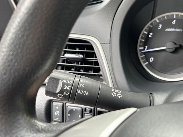 『實車實價』Sentra 1.8 ikey 定速 胎壓 自動大燈 恆溫 跑少  第14張相片