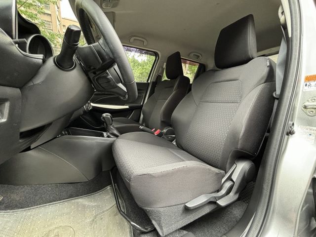 『實車實價』Swift 1.0T 雙色車頂 Ikey 盲點 倒車顯影 前車距雷達  第9張相片