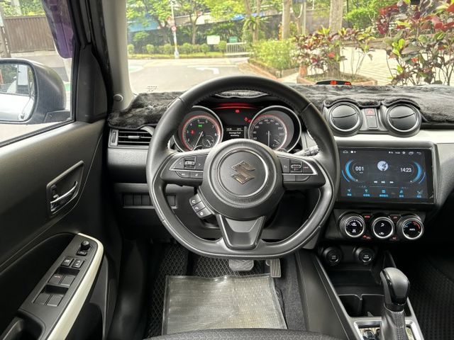 『實車實價』Swift 1.0T 雙色車頂 Ikey 盲點 倒車顯影 前車距雷達  第12張相片