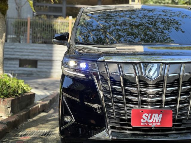 Alphard 2.5油電 低調黑 高雅米 車內舒適的氛圍活力  第5張相片