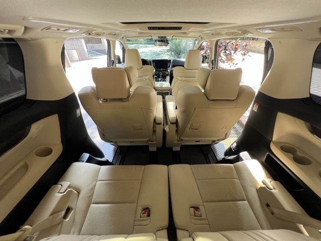 Alphard 2.5油電 低調黑 高雅米 車內舒適的氛圍活力  第13張相片