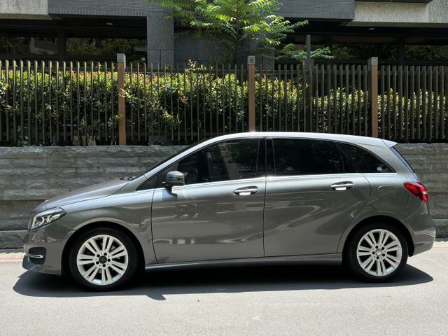 『實車實價』B200 1.6T 小改款 彩色儀表板 自動大燈 定速 全景 記憶椅  第2張相片