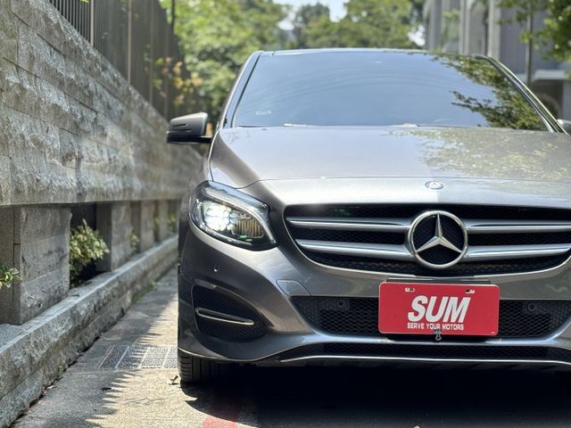『實車實價』B200 1.6T 小改款 彩色儀表板 自動大燈 定速 全景 記憶椅  第6張相片