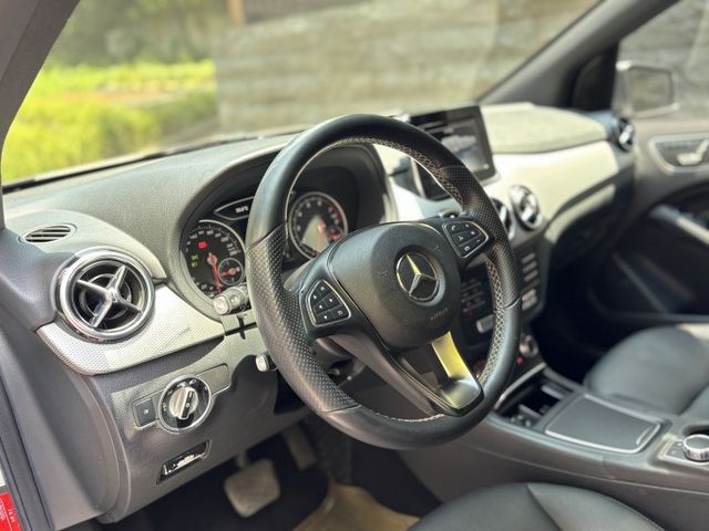 『實車實價』B200 1.6T 小改款 彩色儀表板 自動大燈 定速 全景 記憶椅  第7張相片