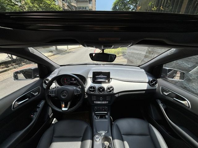 『實車實價』B200 1.6T 小改款 彩色儀表板 自動大燈 定速 全景 記憶椅  第12張相片