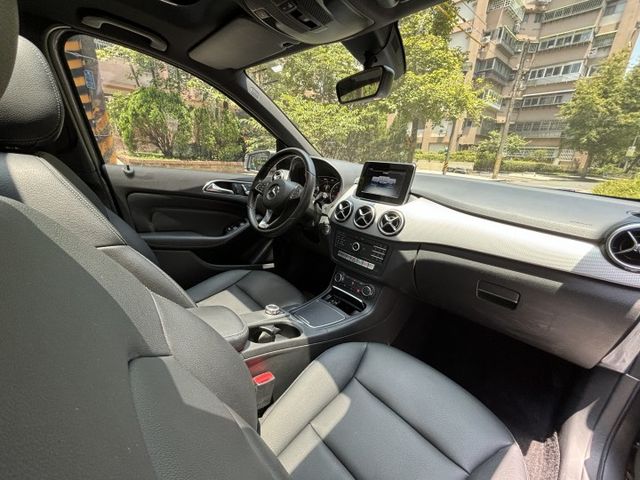 『實車實價』B200 1.6T 小改款 彩色儀表板 自動大燈 定速 全景 記憶椅  第17張相片