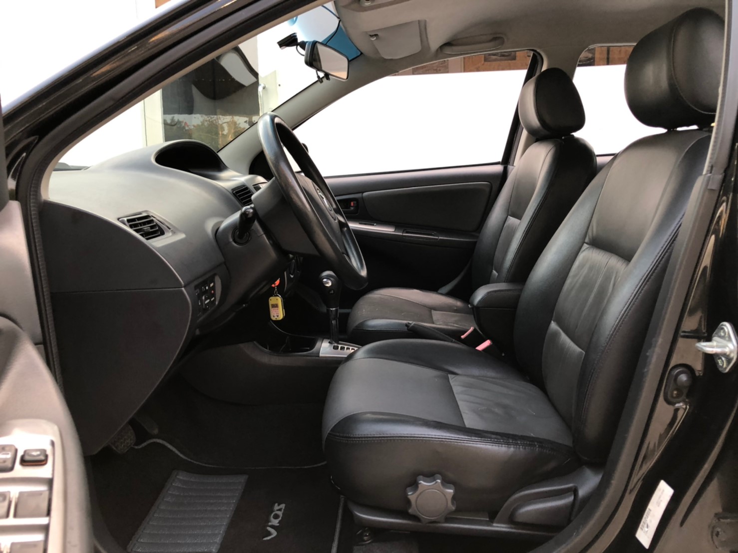 2005 Vios 1.5／一手女用車 ／里程保證13萬／認證車／黑內裝  第3張相片