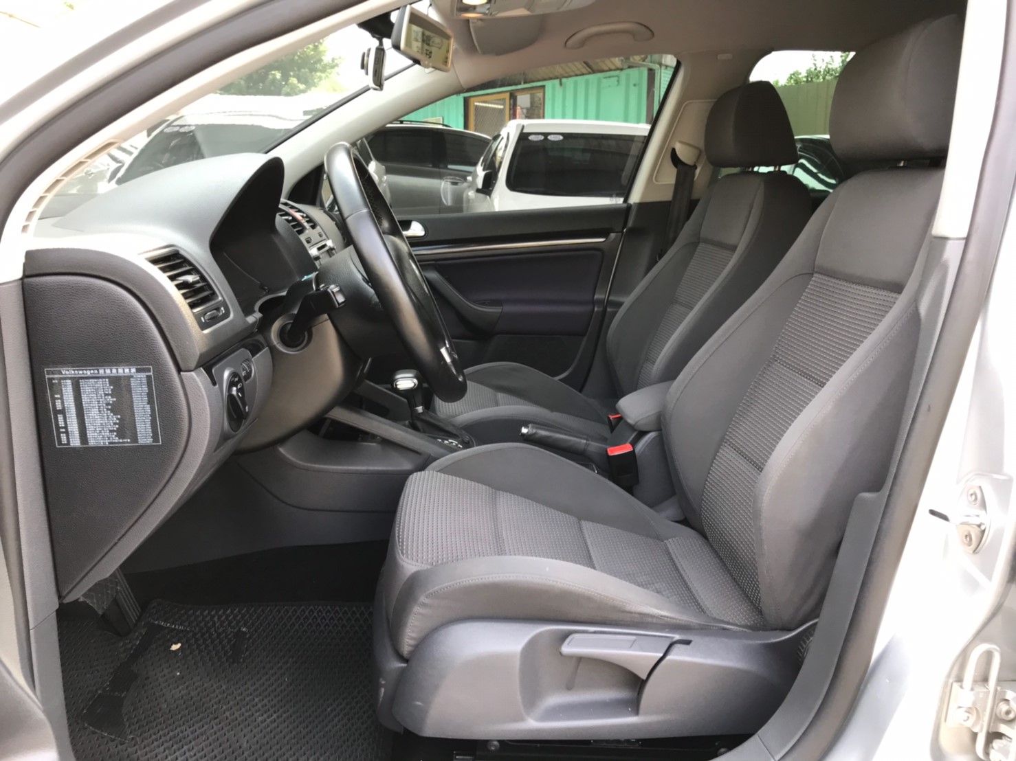 2008 Golf Tsi 1.4／認證車／里程少跑14萬／渦輪雙增壓／10顆安全氣囊  第5張相片