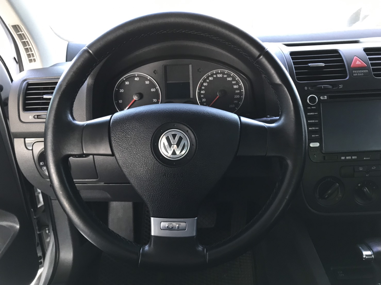 2008 Golf Tsi 1.4／認證車／里程少跑14萬／渦輪雙增壓／10顆安全氣囊  第7張相片