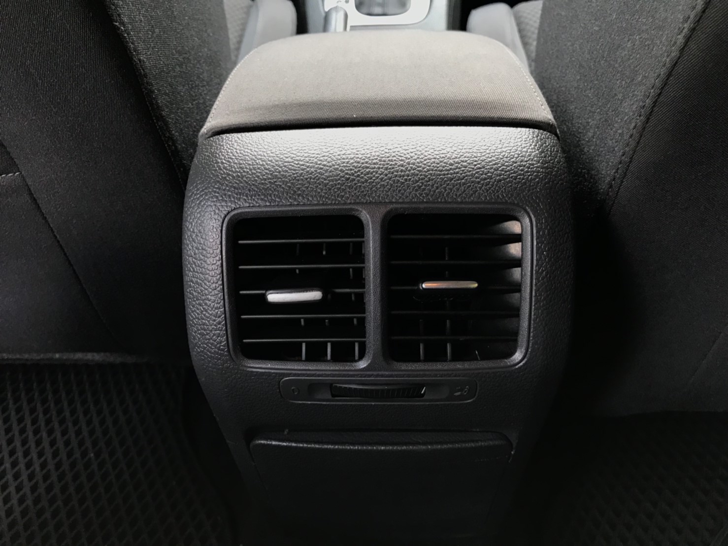 2008 Golf Tsi 1.4／認證車／里程少跑14萬／渦輪雙增壓／10顆安全氣囊  第10張相片