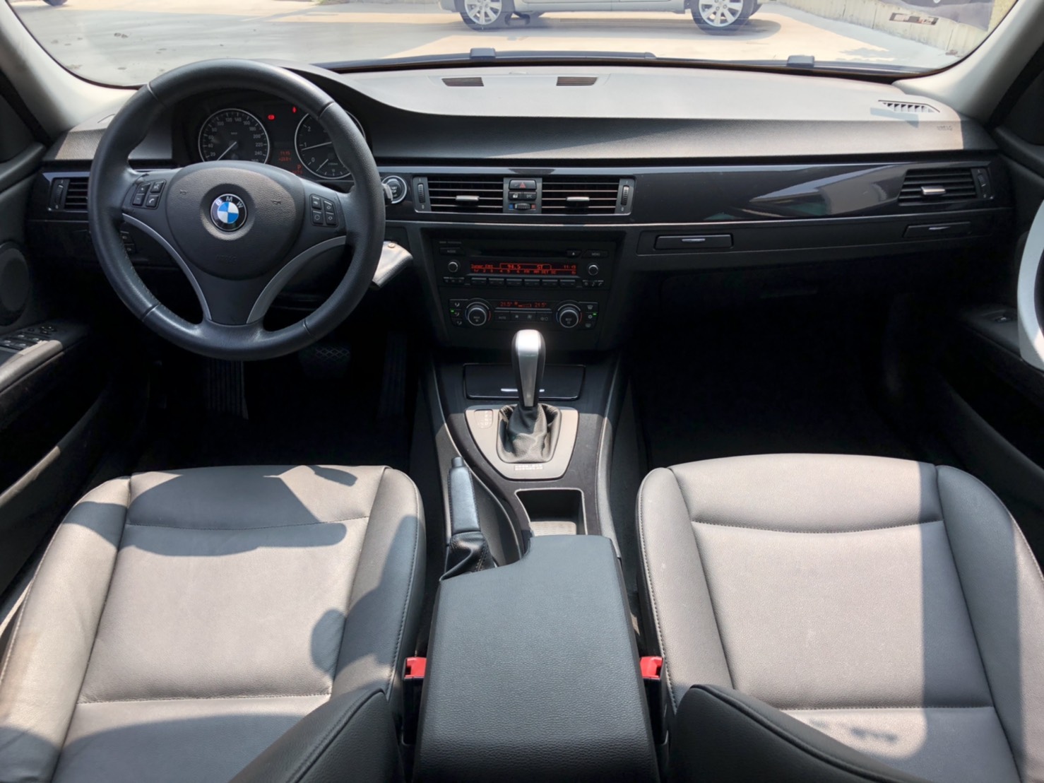 平價刊登保證！2009 BMW 320／LCI 小改款／一手老師的車／認證車／里程純跑12萬  第3張相片