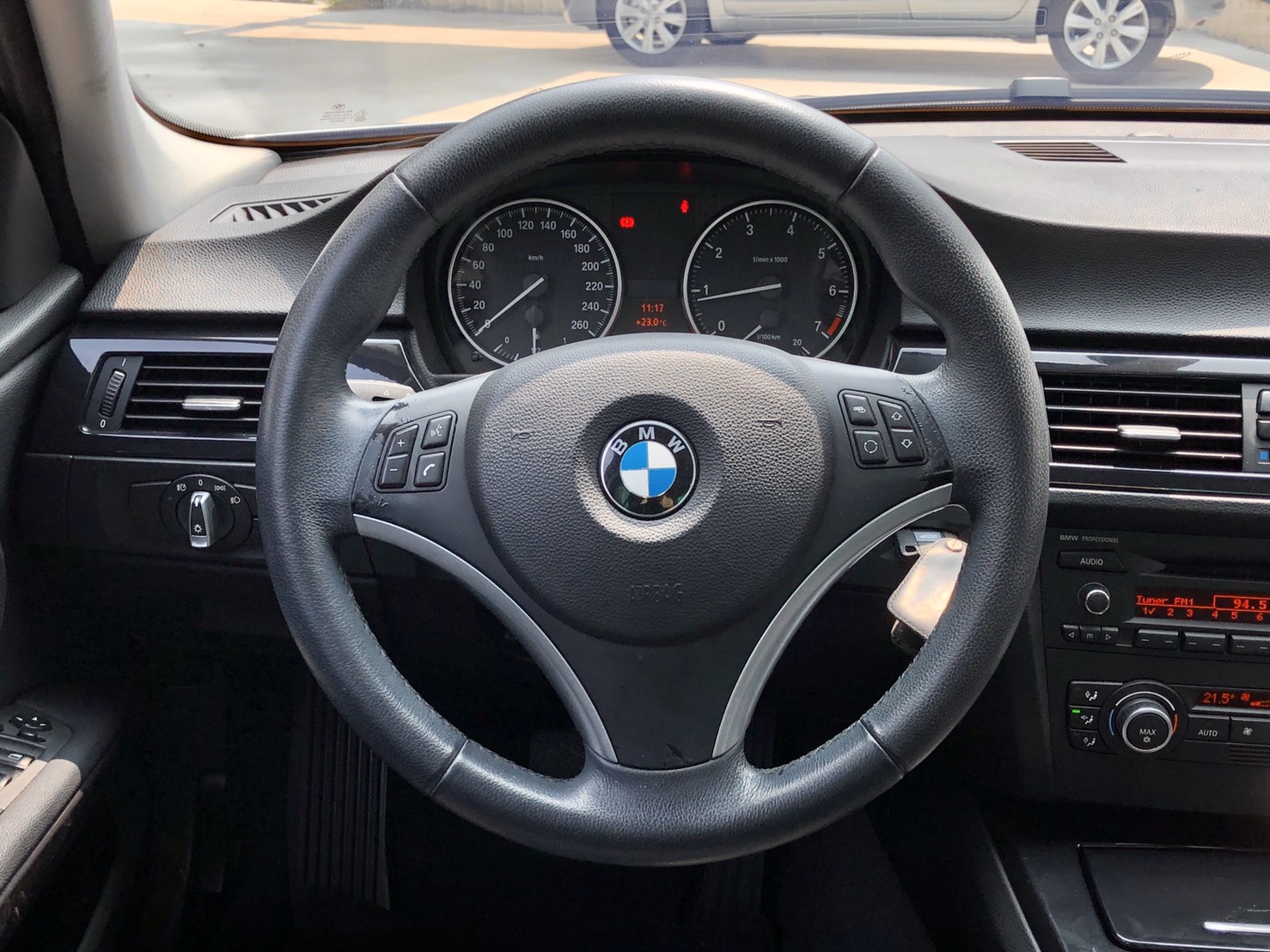 平價刊登保證！2009 BMW 320／LCI 小改款／一手老師的車／認證車／里程純跑12萬  第5張相片