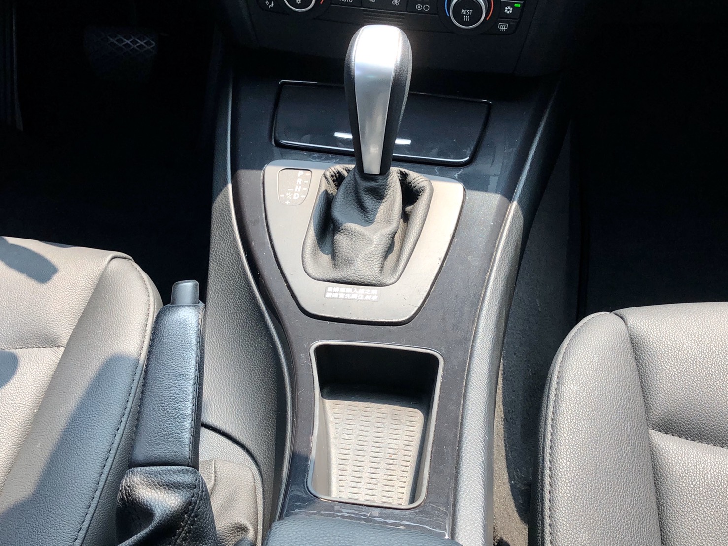 平價刊登保證！2009 BMW 320／LCI 小改款／一手老師的車／認證車／里程純跑12萬  第7張相片