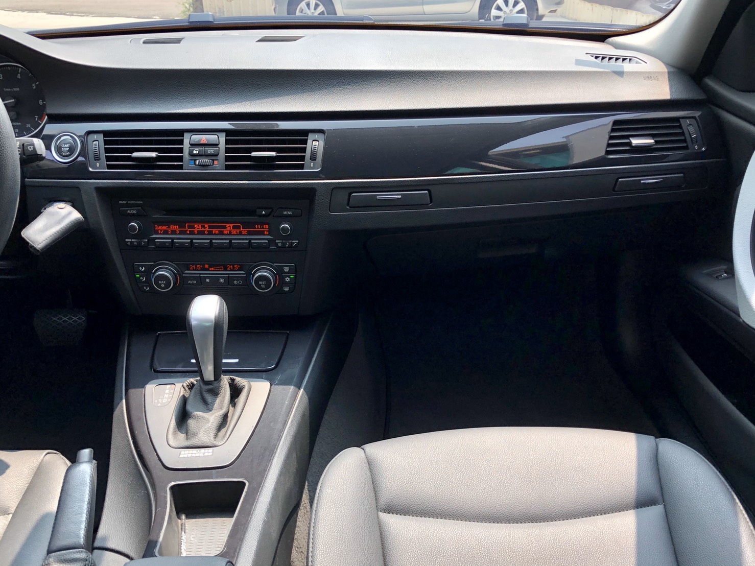 平價刊登保證！2009 BMW 320／LCI 小改款／一手老師的車／認證車／里程純跑12萬  第8張相片