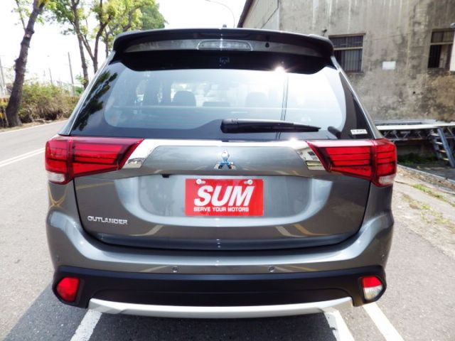 全新展示車 S-AWC旗艦型 4WD  LED頭燈 數位儀表板 ACC 車道偏移 主動煞車 盲點 電動椅 電尾門  第5張相片