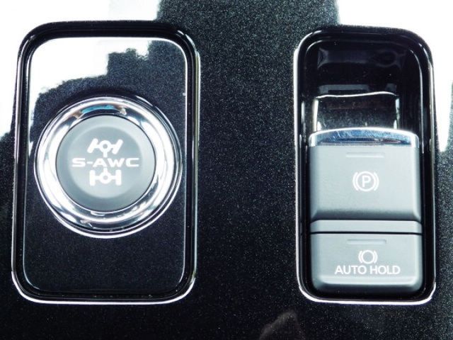 全新展示車 S-AWC旗艦型 4WD  LED頭燈 數位儀表板 ACC 車道偏移 主動煞車 盲點 電動椅 電尾門  第8張相片