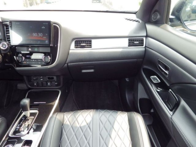 全新展示車 S-AWC旗艦型 4WD  LED頭燈 數位儀表板 ACC 車道偏移 主動煞車 盲點 電動椅 電尾門  第9張相片
