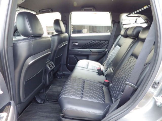 全新展示車 S-AWC旗艦型 4WD  LED頭燈 數位儀表板 ACC 車道偏移 主動煞車 盲點 電動椅 電尾門  第12張相片