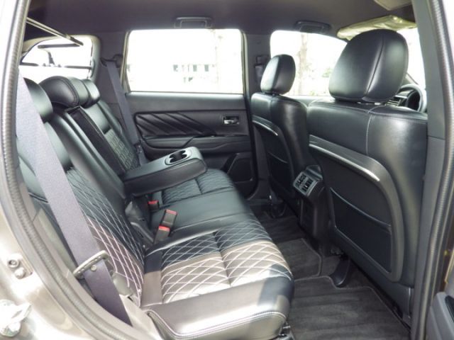 全新展示車 S-AWC旗艦型 4WD  LED頭燈 數位儀表板 ACC 車道偏移 主動煞車 盲點 電動椅 電尾門  第16張相片