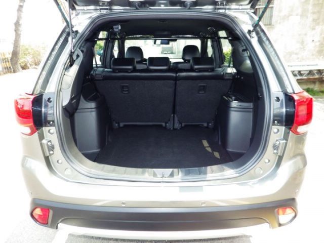 全新展示車 S-AWC旗艦型 4WD  LED頭燈 數位儀表板 ACC 車道偏移 主動煞車 盲點 電動椅 電尾門  第18張相片