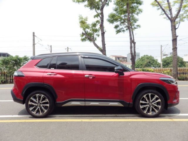僅跑4仟 GR版 GR套件 雙特仕 ACC 360度環景 車道維持 新車保固 可認證 可全貸  第3張相片