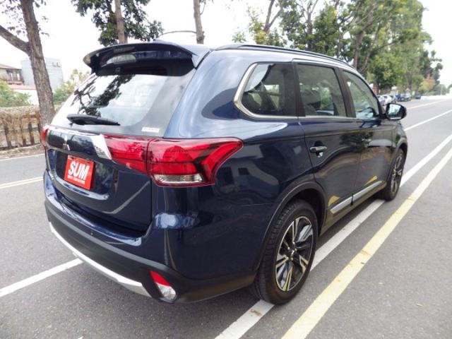 全新展示車 S-AWC旗艦型 4WD  LED頭燈 數位儀表板 ACC 車道偏移 主動煞車 盲點 電動椅 電尾門 可認證  第4張相片