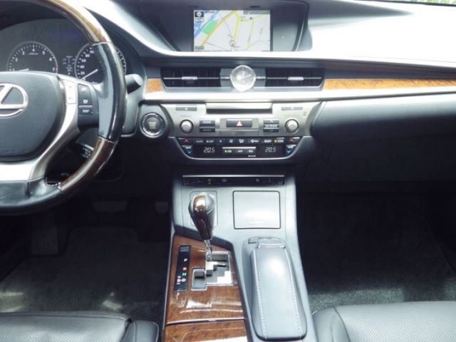 ES350 旗艦型 I KEY 摸門 全景天窗 LDWS/車道偏離警示系統  盲點 可認證  可全額貸款  第9張相片