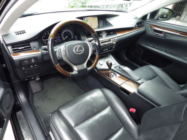 ES350 旗艦型 I KEY 摸門 全景天窗 LDWS/車道偏離警示系統  盲點 可認證  可全額貸款  第11張相片