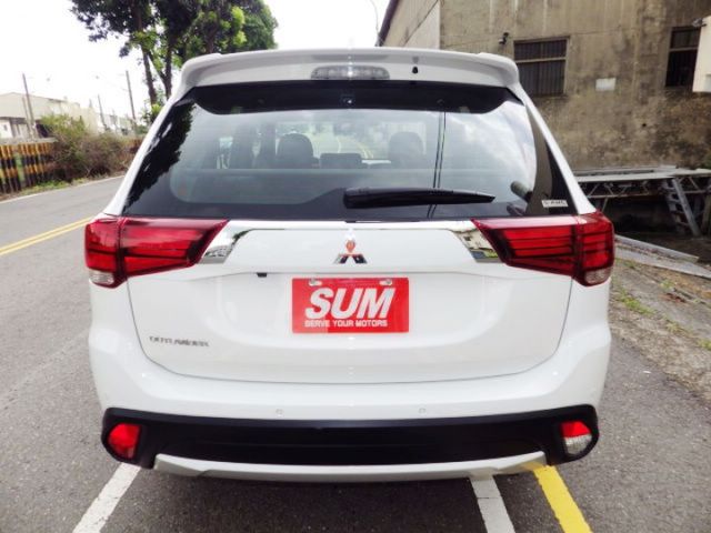 全新展示車 S-AWC旗艦型 4WD LED頭燈 數位儀表板 ACC 車道偏移 主動煞車 盲點 電動椅 電尾門 可認證  第5張相片
