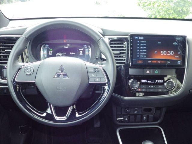 全新展示車 S-AWC旗艦型 4WD LED頭燈 數位儀表板 ACC 車道偏移 主動煞車 盲點 電動椅 電尾門 可認證  第9張相片