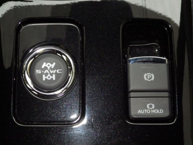 全新展示車 S-AWC旗艦型 4WD LED頭燈 數位儀表板 ACC 車道偏移 主動煞車 盲點 電動椅 電尾門 可認證  第10張相片