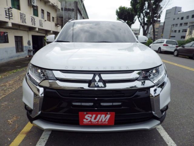S-AWC旗艦型 4WD LED頭燈 原廠電子後視鏡 數位儀表板 ACC 車道偏移 主動煞車 盲點 電動椅 電尾門  第2張相片