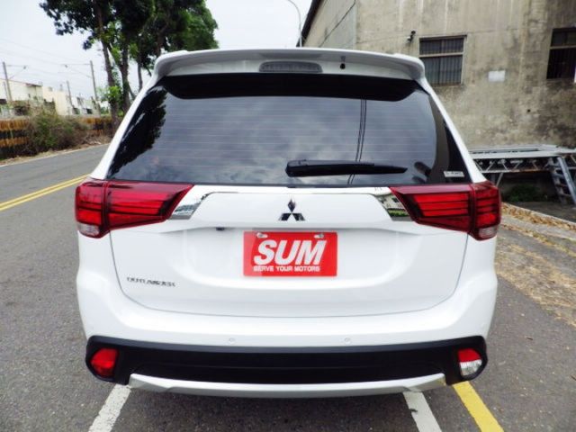 S-AWC旗艦型 4WD LED頭燈 原廠電子後視鏡 數位儀表板 ACC 車道偏移 主動煞車 盲點 電動椅 電尾門  第5張相片