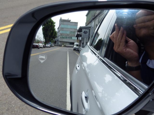 S-AWC旗艦型 4WD LED頭燈 原廠電子後視鏡 數位儀表板 ACC 車道偏移 主動煞車 盲點 電動椅 電尾門  第6張相片