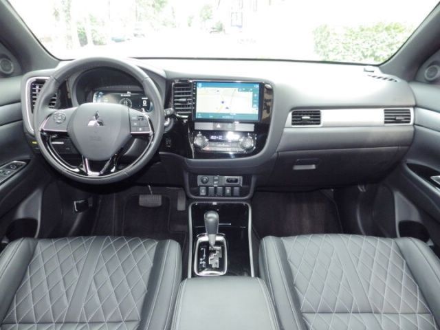 S-AWC旗艦型 4WD LED頭燈 原廠電子後視鏡 數位儀表板 ACC 車道偏移 主動煞車 盲點 電動椅 電尾門  第7張相片