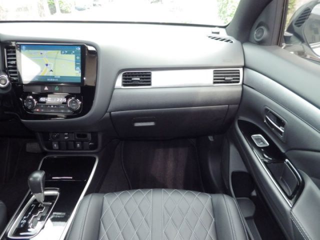 S-AWC旗艦型 4WD LED頭燈 原廠電子後視鏡 數位儀表板 ACC 車道偏移 主動煞車 盲點 電動椅 電尾門  第11張相片