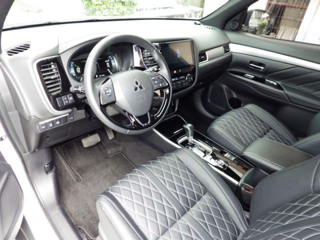 S-AWC旗艦型 4WD LED頭燈 原廠電子後視鏡 數位儀表板 ACC 車道偏移 主動煞車 盲點 電動椅 電尾門  第12張相片