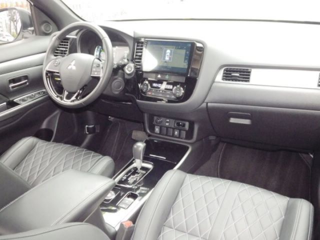 S-AWC旗艦型 4WD LED頭燈 原廠電子後視鏡 數位儀表板 ACC 車道偏移 主動煞車 盲點 電動椅 電尾門  第15張相片