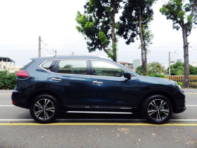 僅跑一萬 全景天窗 I KEY 車道偏移 ACC跟車 360度環景 電尾門 可認證 可全額貸款  第3張相片