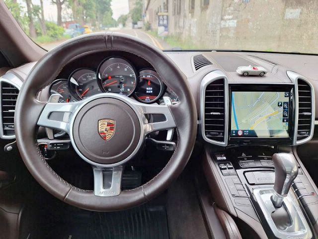 全景天窗  4只馬牌全新輪胎 在地車 全程原廠保養 新車價含選配3622600元 可認證  第8張相片